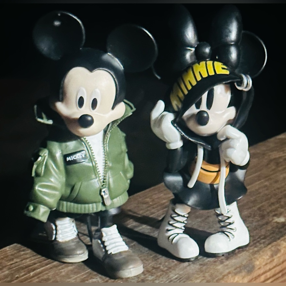 Disney NEW Mickey & Minnie “Street Cred” Ready Duo - Boutique - Picture 3 of 3